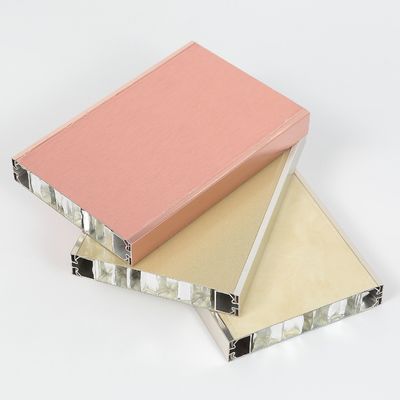 HPL Honeycomb Panel mit individuell eingebetteten Teilen