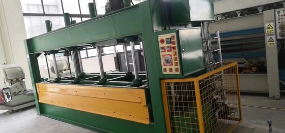 Heizungsmaschine mit Heizölverbindung zur Herstellung von Honigstockplatten