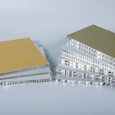 Feuchtigkeitsdichte Aluminium-Honeyballplatte für Luxusfahrzeug-Schiff-Innenarchitektur