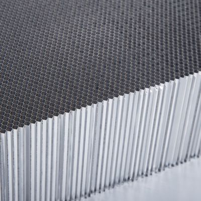 Ultra-kleine Seitenlänge 0,6-2,5 mm 3003 Aluminium-Honeyball-Kernplatten Mikroporen