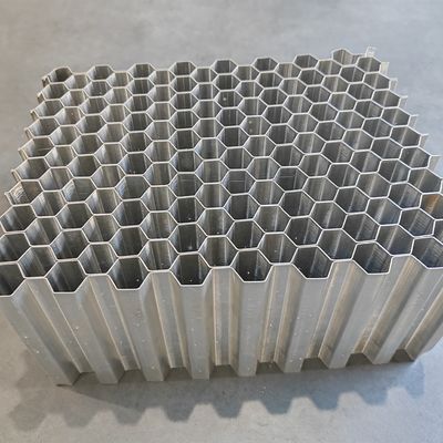 Zwei-Teile-Klebstoff-Aluminium-Honeyball-Kern, der in deformierbaren Crash-Test-Schranken verwendet wird