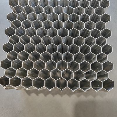 Zwei-Teile-Klebstoff-Aluminium-Honeyball-Kern, der in deformierbaren Crash-Test-Schranken verwendet wird