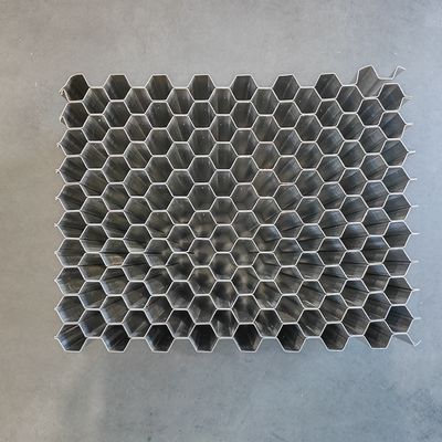 Zwei-Teile-Klebstoff-Aluminium-Honeyball-Kern, der in deformierbaren Crash-Test-Schranken verwendet wird