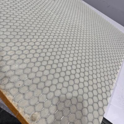 Der mit Schaumstoff gefüllte Aluminium-Honigflockenkern hat eine gute Wärmedämmleistung