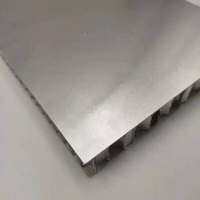 PVDF-Beschichtung einer Aluminiumwaben-Verbundplatte für Vorhangfassaden