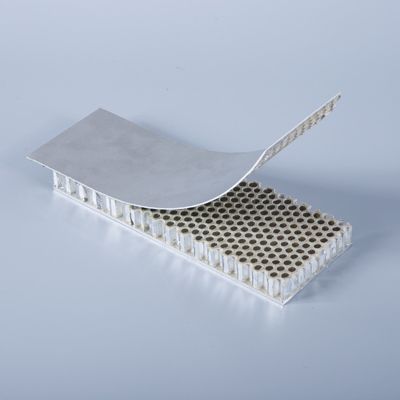 Schlagfestigkeit ≥ 15 MPa/M2 Aluminium-Honeybomb-Panels für Gebäudevorhänge