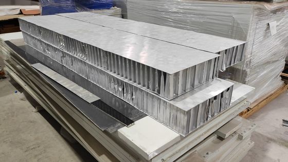 Das geschweißte Aluminium-Honeyball-Panel, das in einem inneren schwimmenden Dach verwendet wird